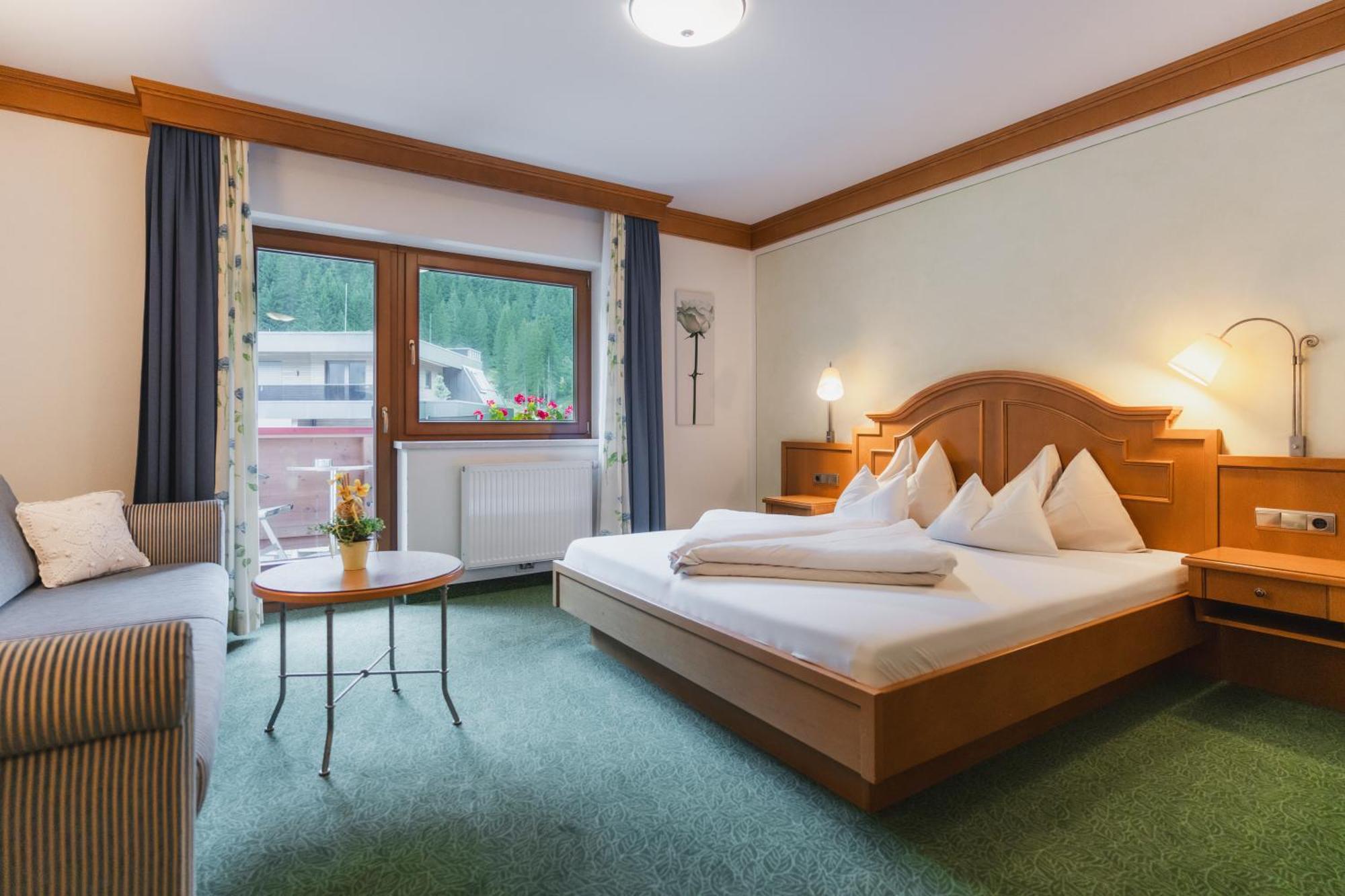 Alpinhotel Berghaus Spa Tux Exterior photo